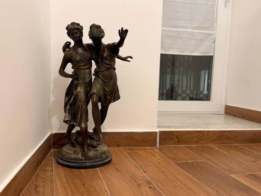 Domus Miraculi: Casa Storica Nel Cuore Di Napoli Luaran gambar